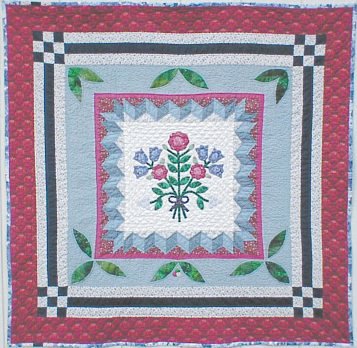 [Floral Bouquet Round Robin wallhanging]